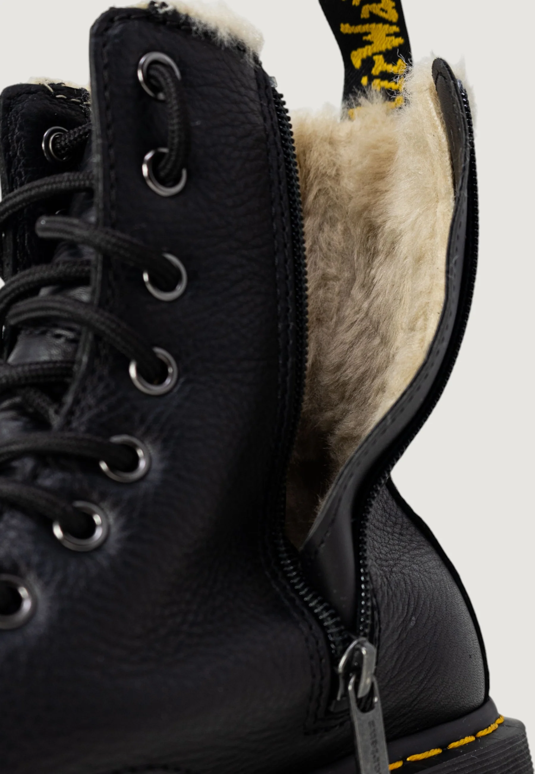Anfibi Dr. Martens JADON FL BLACK PISA - Imballo Originale Danneggiato - Prodotto Integro - Image 4