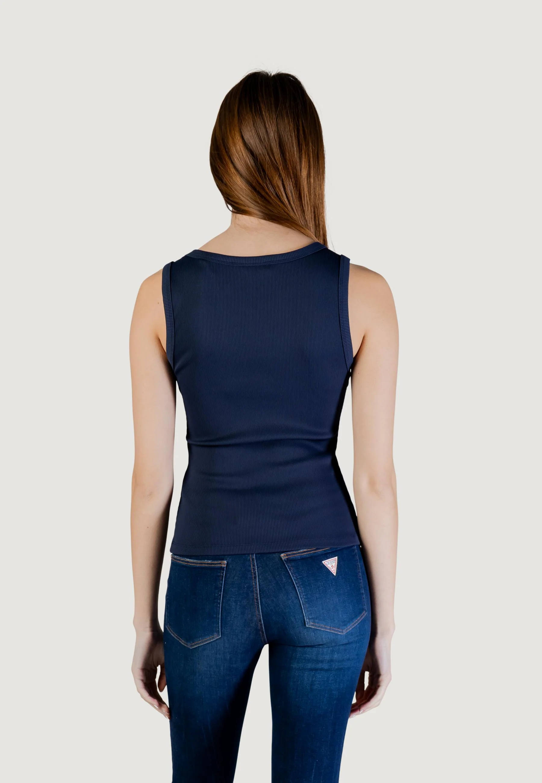 Canotta Guess LOGO SCRIPT TANK TOP - Image 4