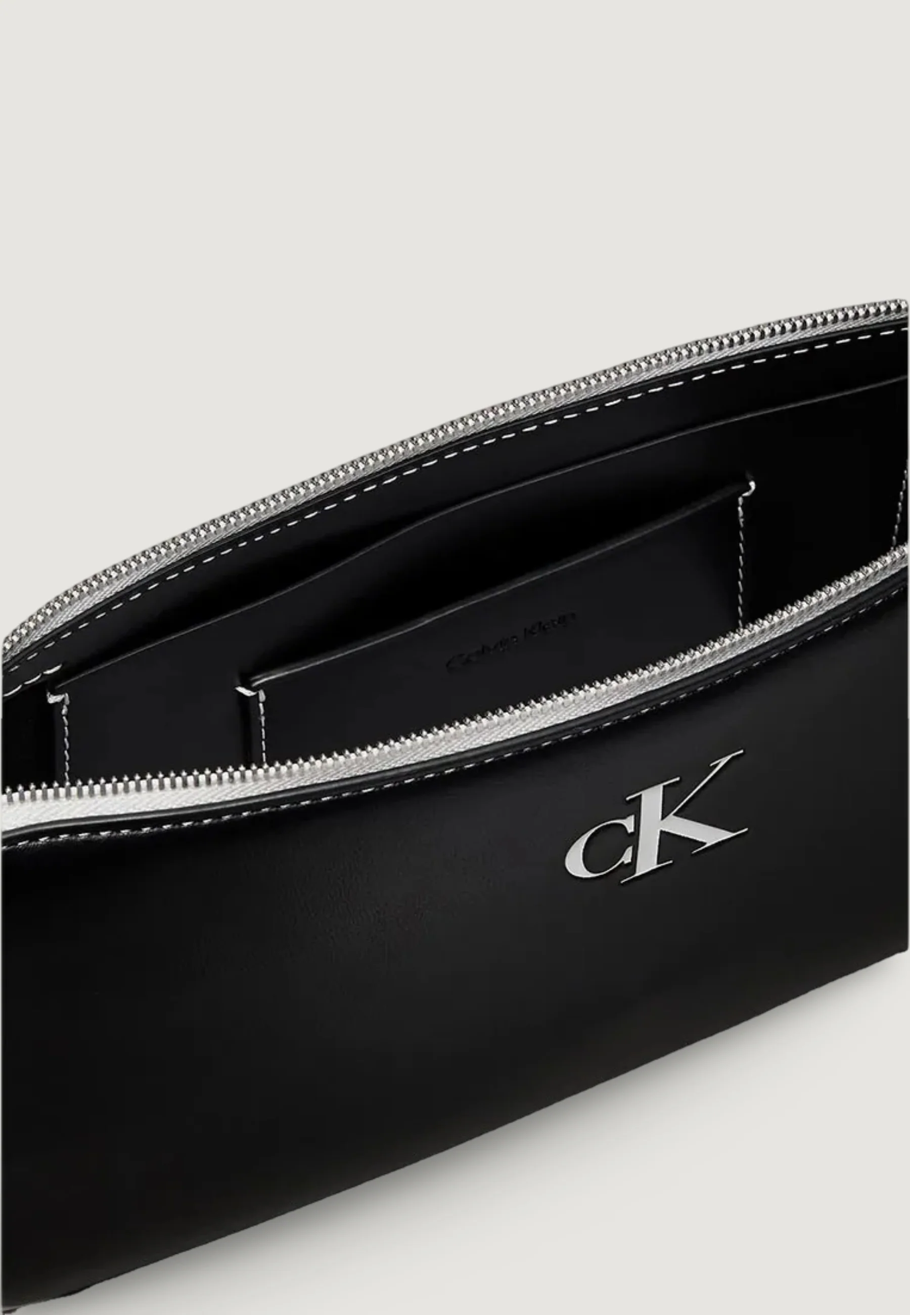 Borsa Calvin Klein CONTRAST CK CONVERTIBLE POUCH - Image 3