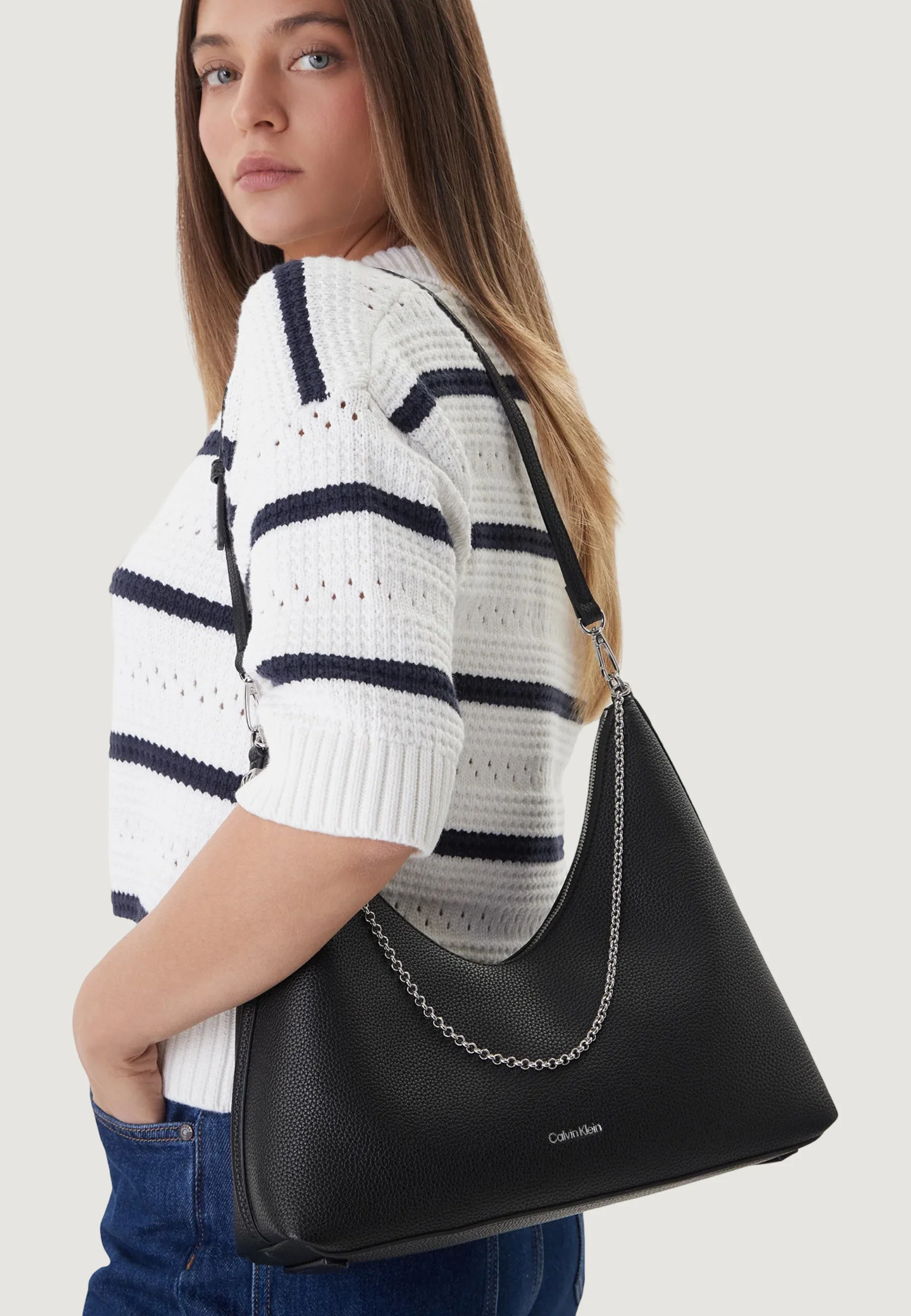 Borsa Calvin Klein EMBLEM HW PEBBLE - Image 2