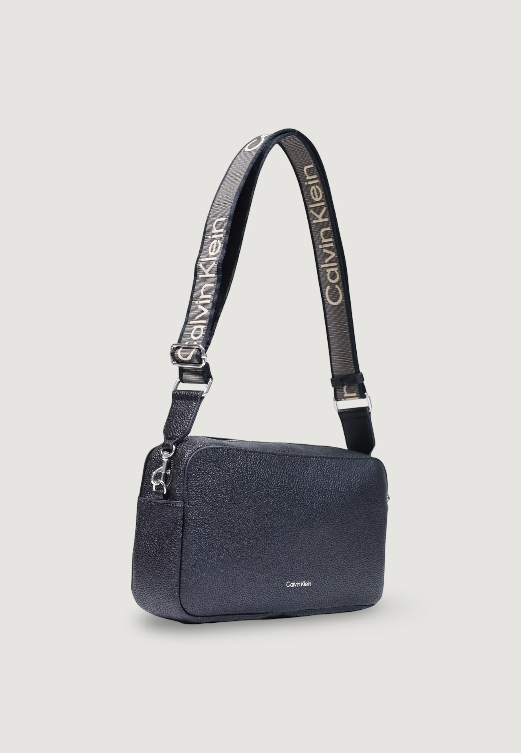 Borsa Calvin Klein WEBBING 2X STRAP LG CAMERA BAG - Image 2