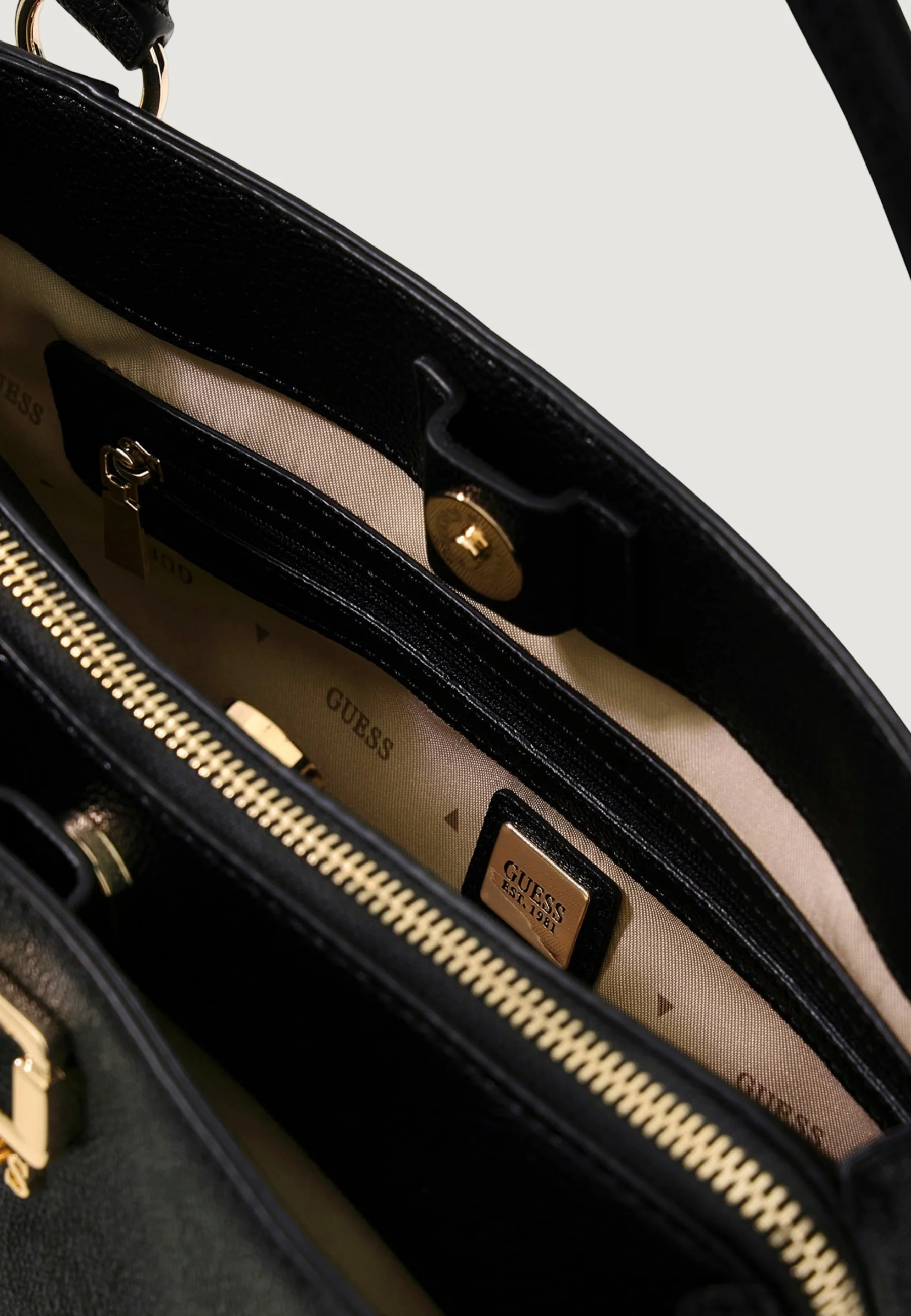 Borsa Guess KARNILLA LOGO GFRIEND SATHEL - Image 4