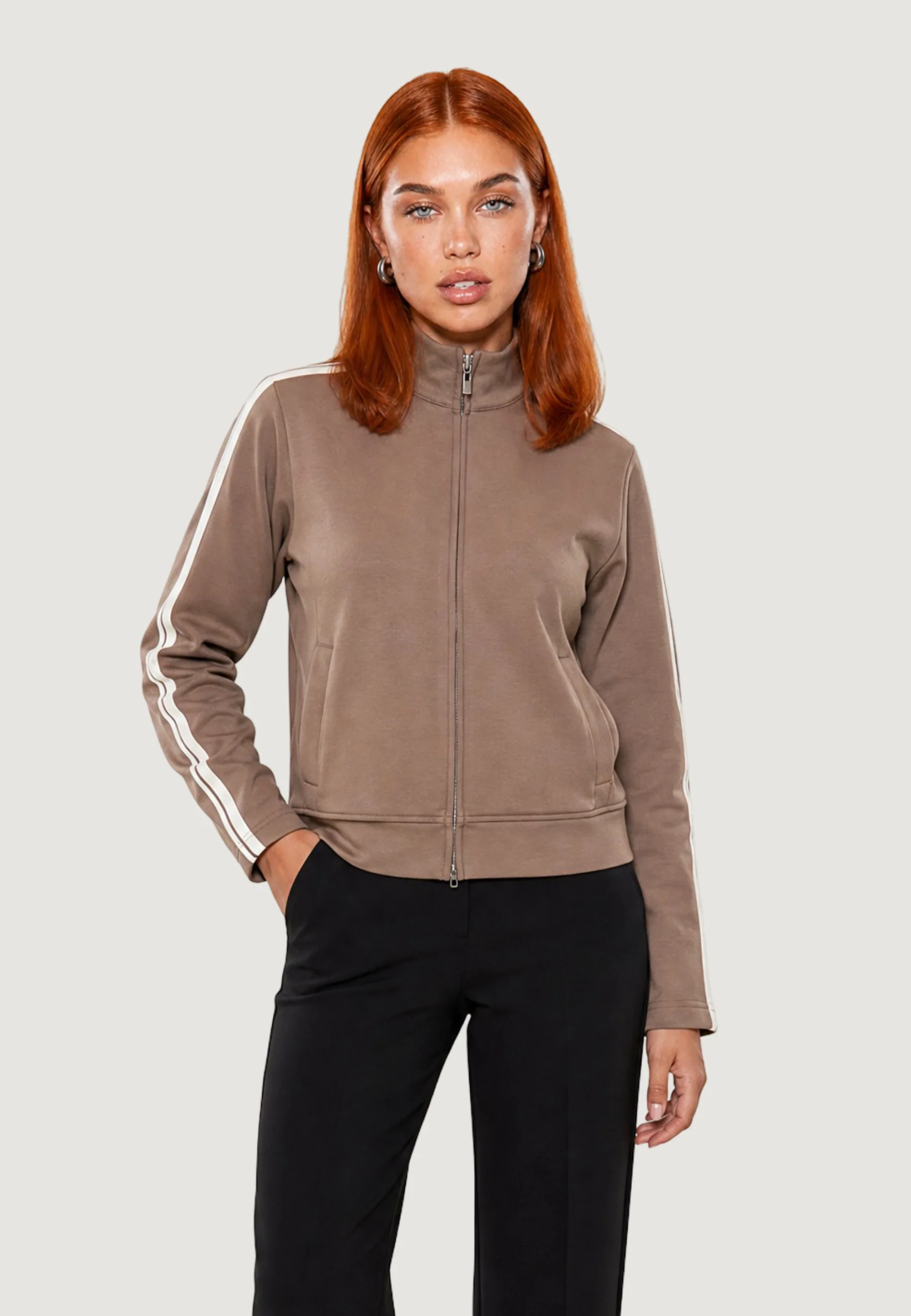 Felpa senza cappuccio Guess Active MEROPE FULL ZIP SWEA