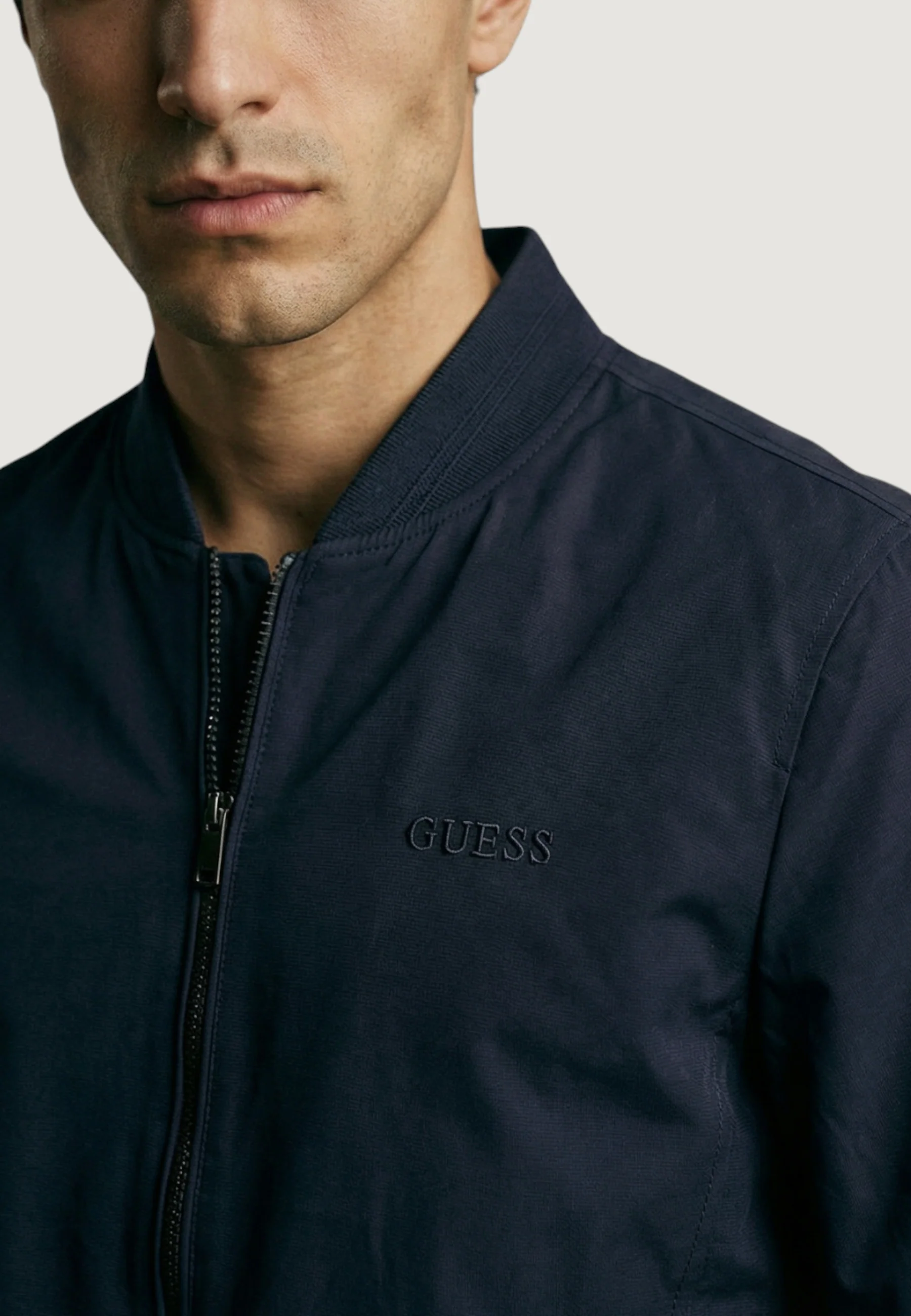 Giubbotto Guess STRETCH PACKABLE BOMBER JACKET - Image 3
