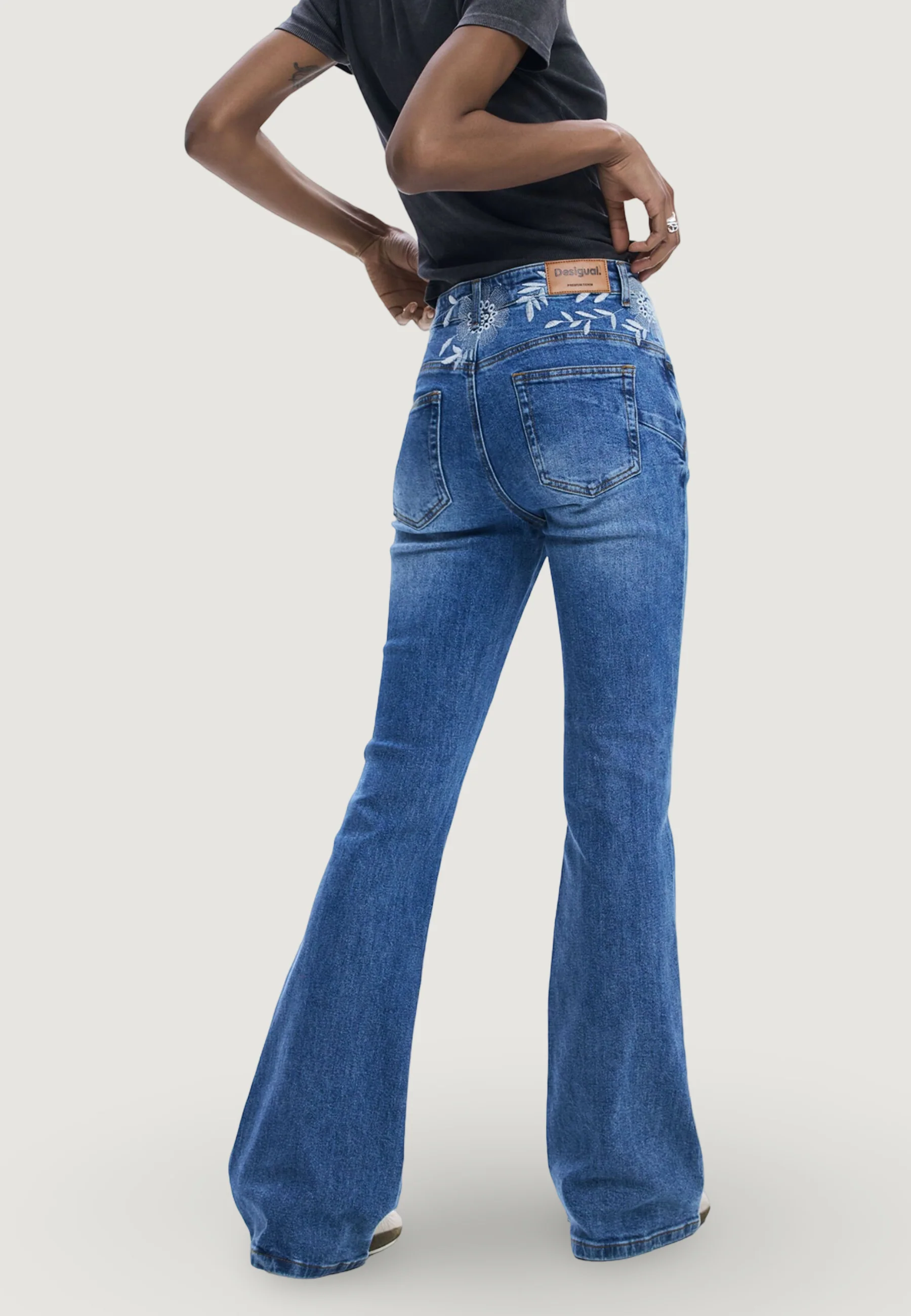 Jeans mom Desigual REPIRSE_DENIM_EMBRO - Image 3