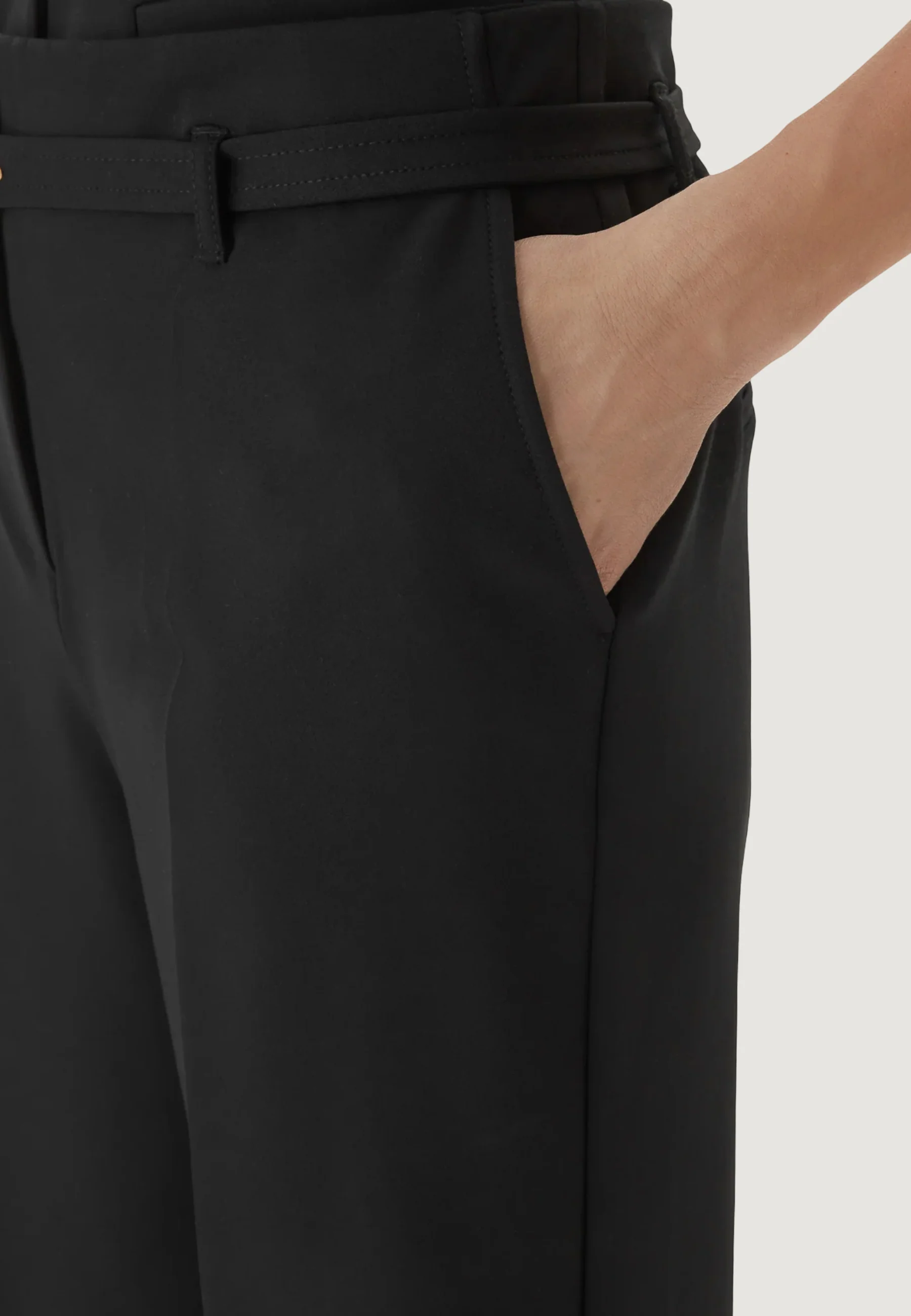 Pantaloni a palazzo Guess STRUCTURED CREPE G-BELT PANTS - Image 5