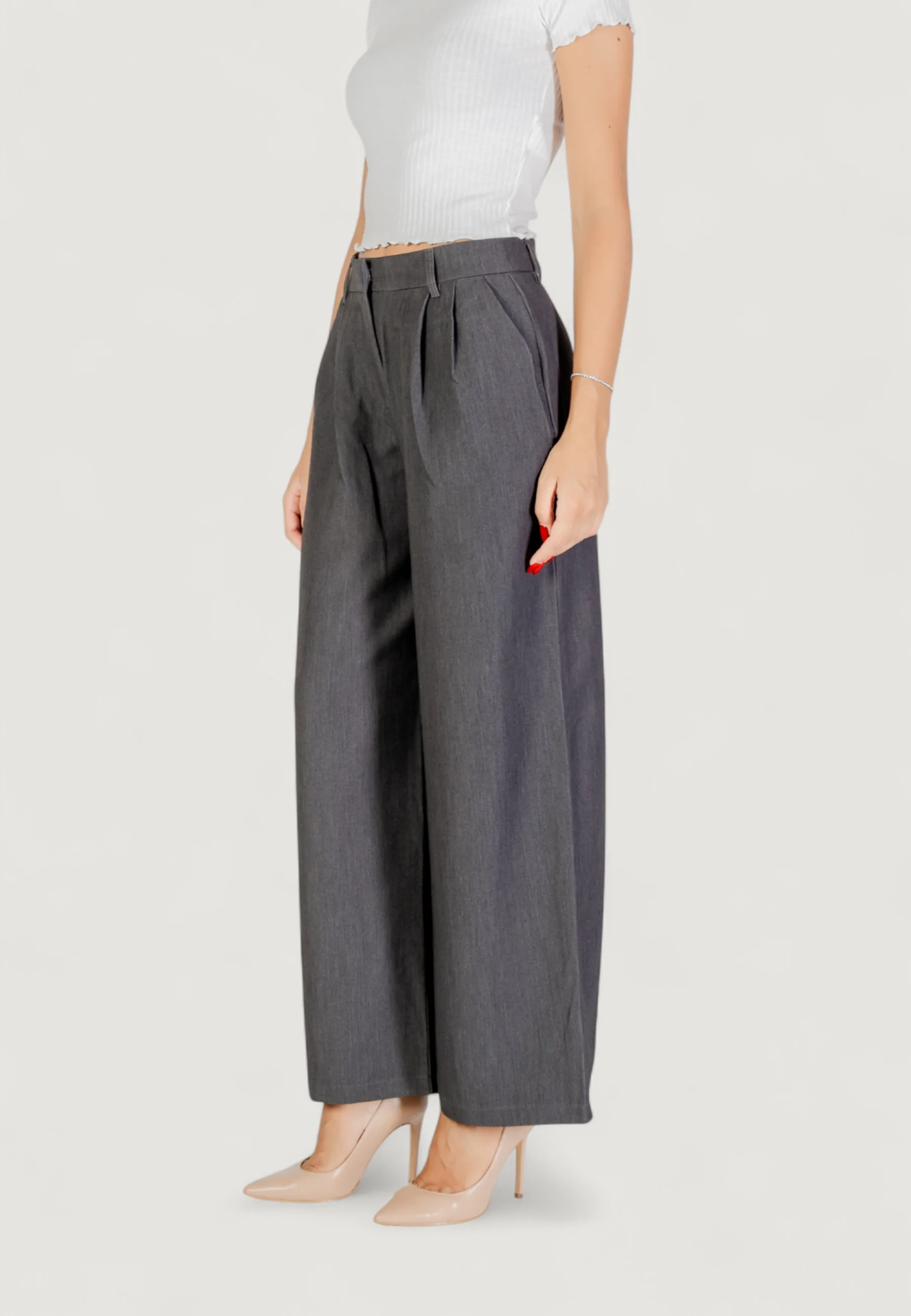 Pantaloni a palazzo Only ONLHATTIE HW PLEAT MEL STR PANT TLR NOOS