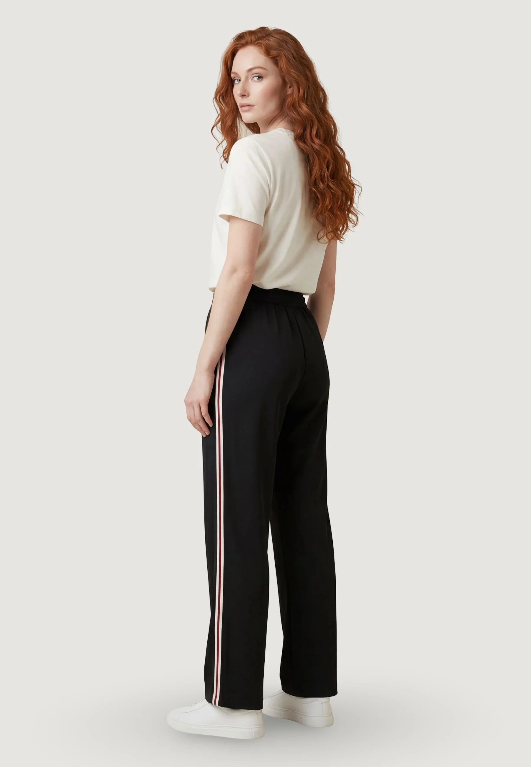 Pantaloni sportivi Guess Active CIRCE STRAIGHT LEG PANT - Image 4