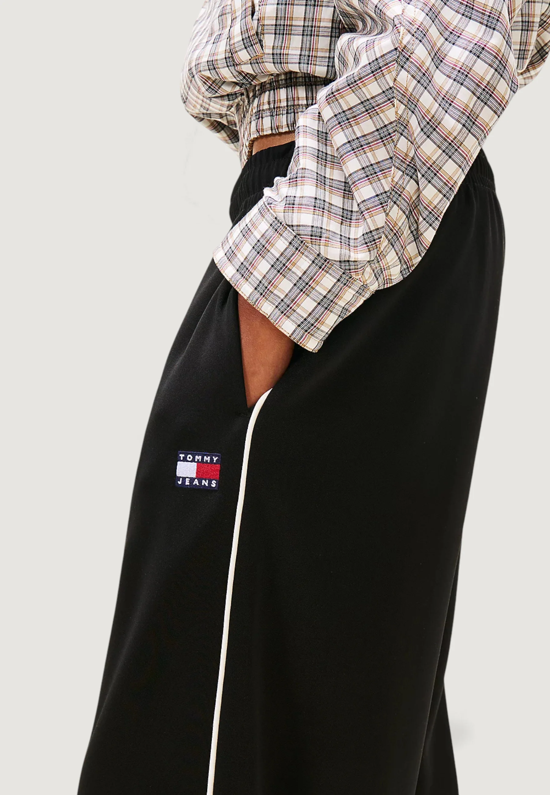 Pantaloni sportivi Tommy Hilfiger Jeans DW0DW22633 - Image 2