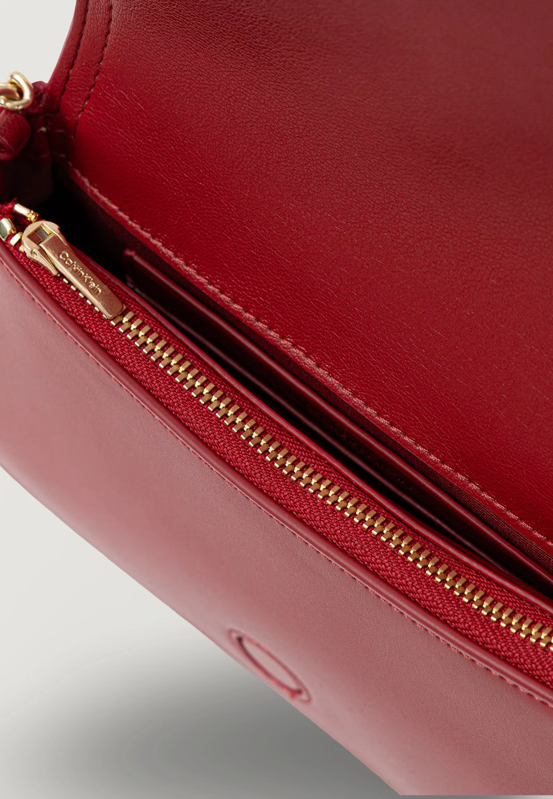 Pochette Calvin Klein CK CURVED ON CHAIN - Image 5