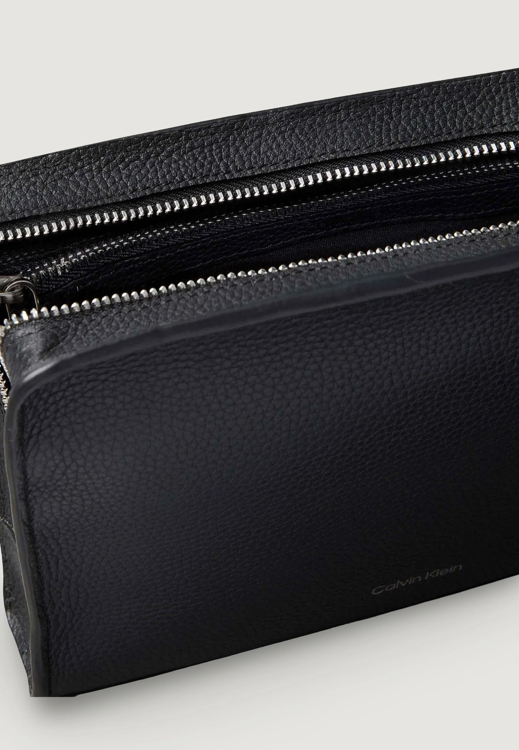 Pochette e beauty Calvin Klein FOIL EMBOSS SMALL WASHBAG - Image 3