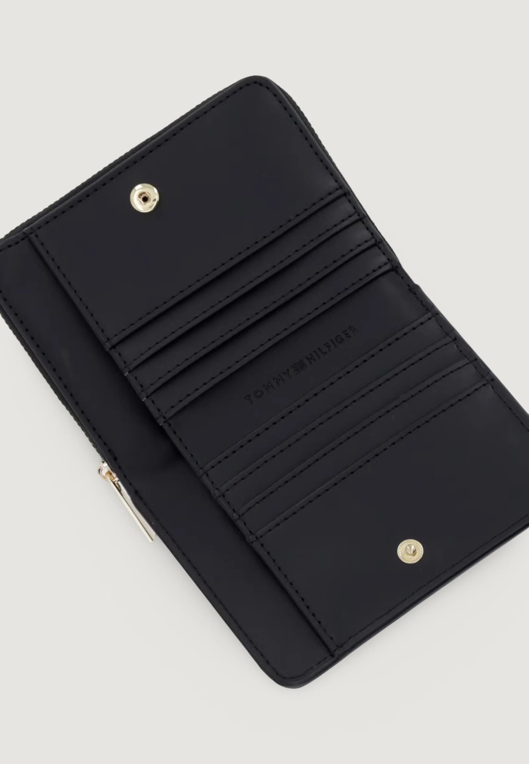 Portafoglio medio Tommy Hilfiger TH ICON MED ZA W/FLAP - Image 3