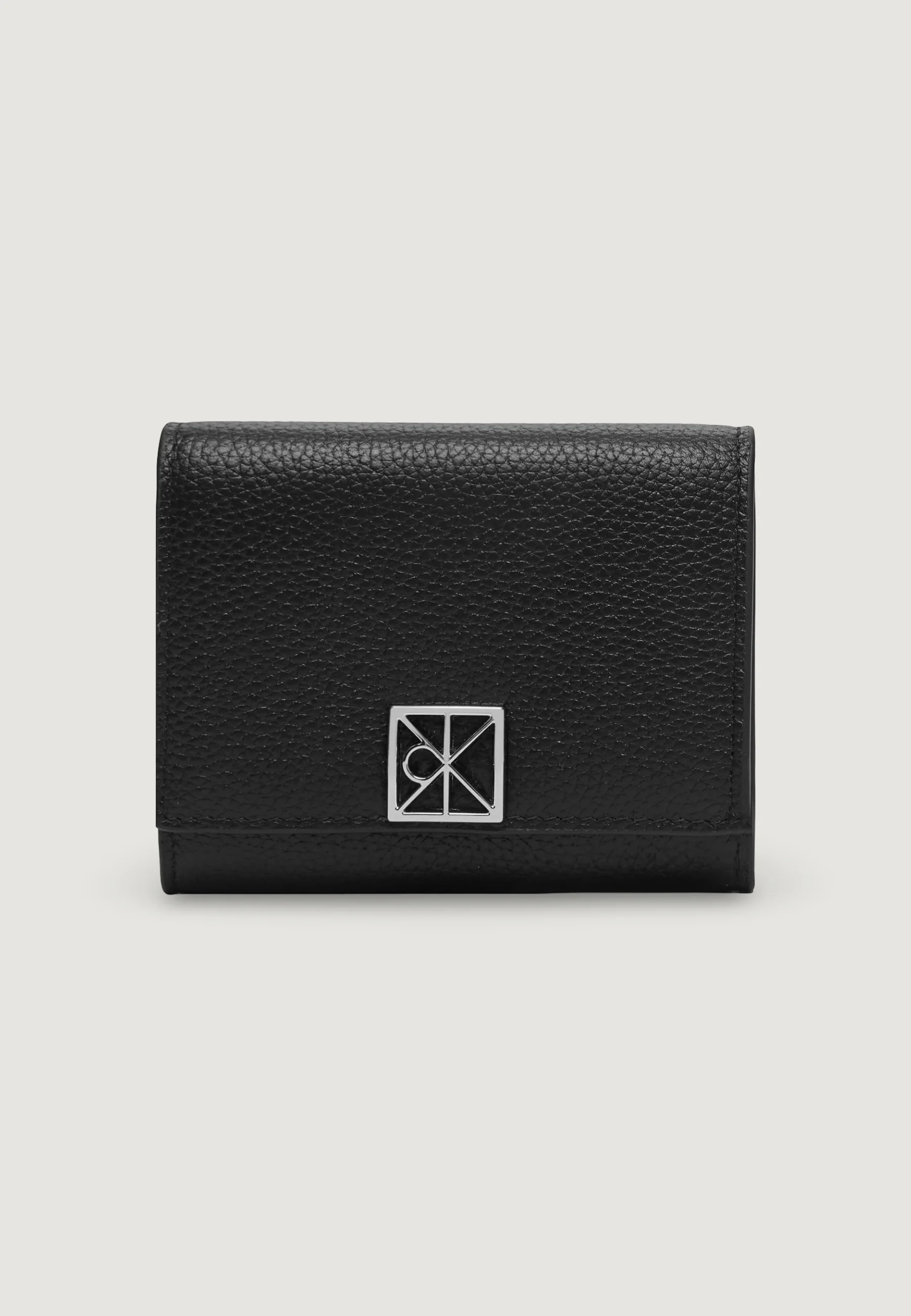 Portafoglio piccolo Calvin Klein EMBLEM HW PEBBLE TRIFOLD W/ZIP