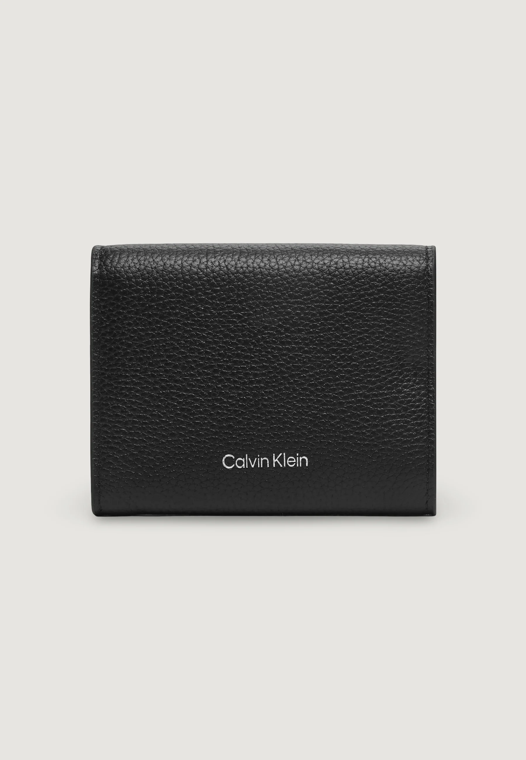 Portafoglio piccolo Calvin Klein EMBLEM HW PEBBLE TRIFOLD W/ZIP - Image 4