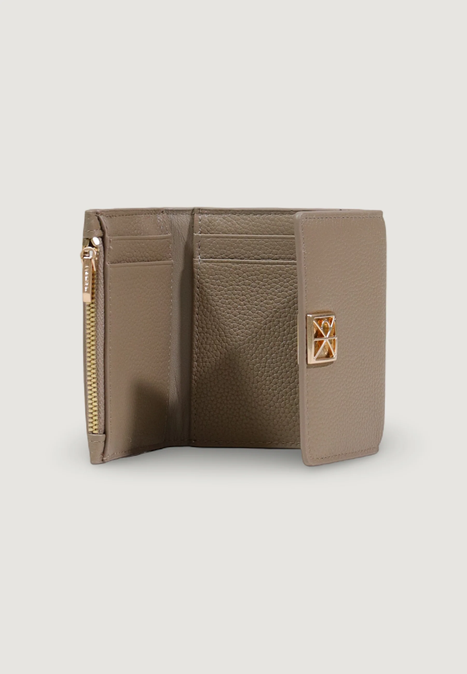 Portafoglio piccolo Calvin Klein EMBLEM HW PEBBLE TRIFOLD W/ZIP - Image 3