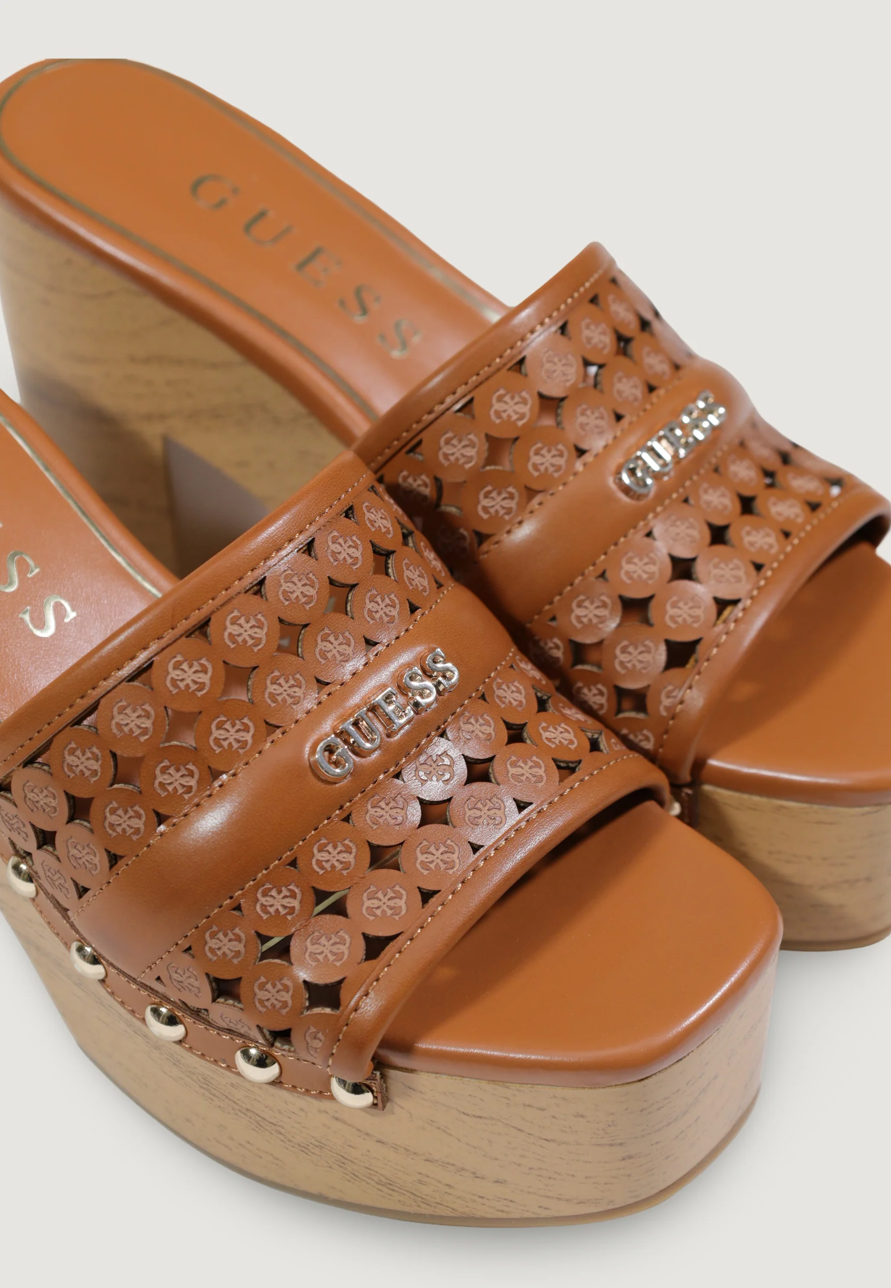 Scarpe con tacco Guess QUILL2 - Imballo Originale Danneggiato - Prodotto Integro - Image 2