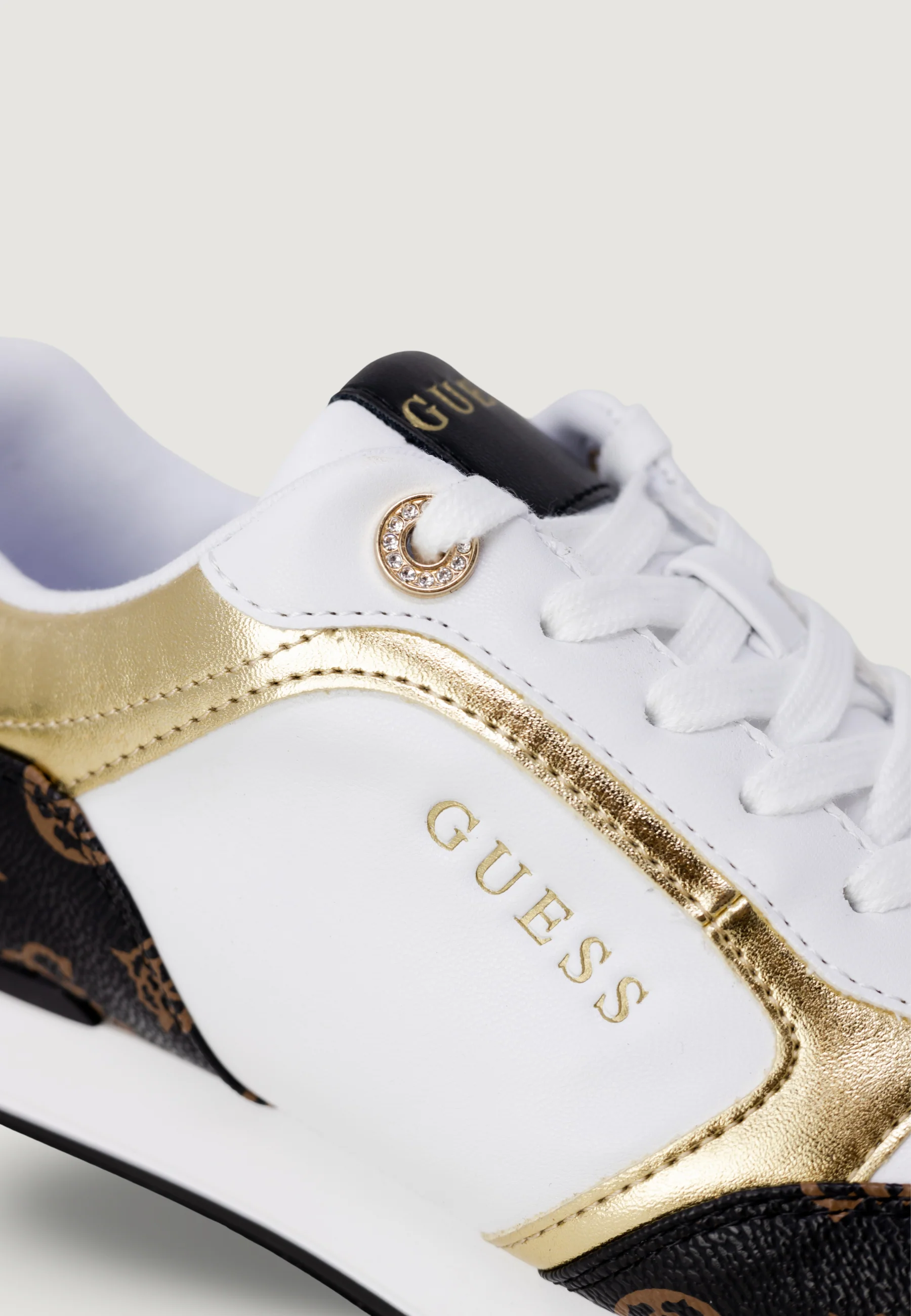 Sneakers Guess CAMRIO - Imballo Originale Danneggiato - Prodotto Integro - Image 2