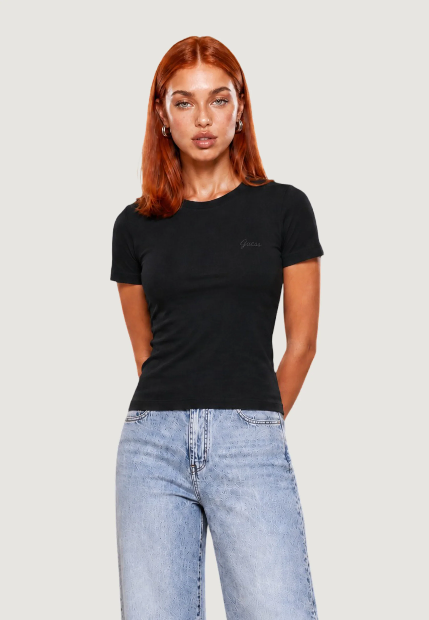 T-shirt Guess Active CHARA SS TEE