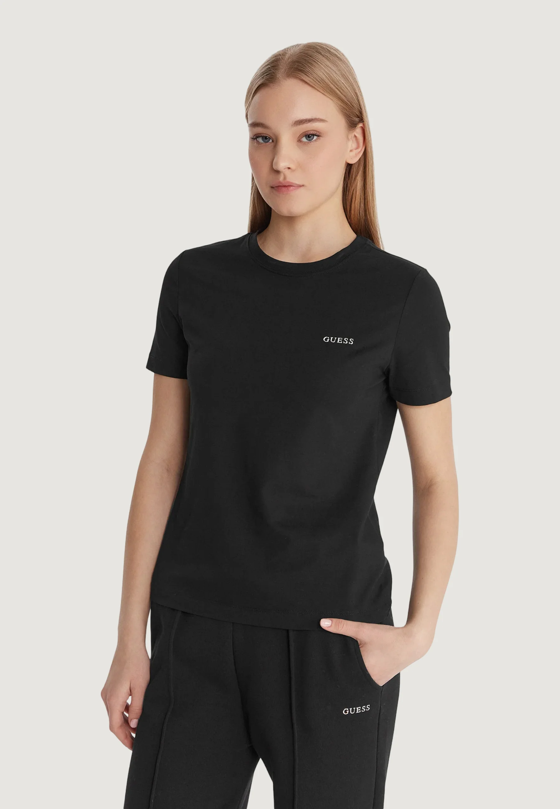 T-shirt Guess Active TRACEY CN SS T-SHIRT
