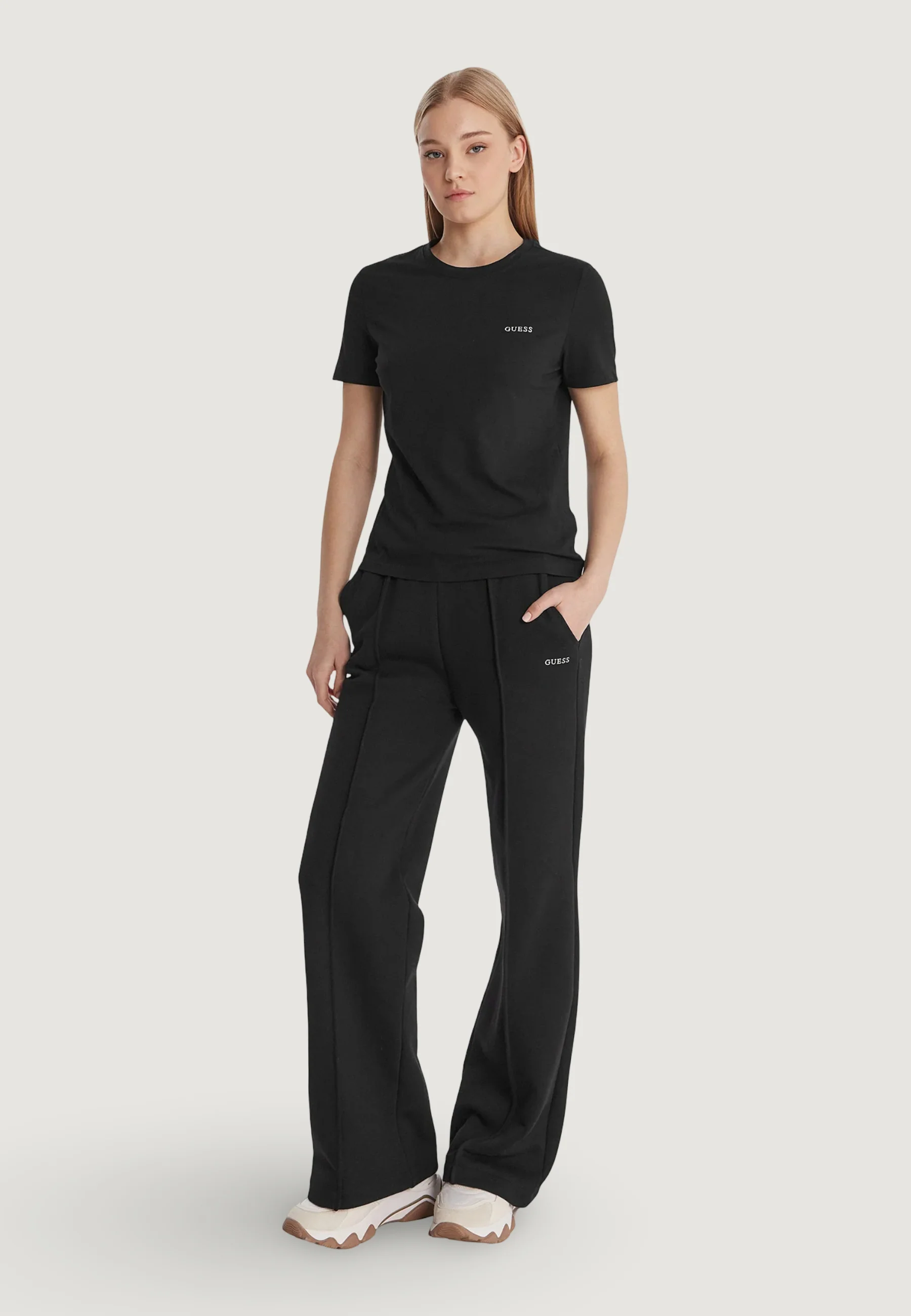 T-shirt Guess Active TRACEY CN SS T-SHIRT - Image 2