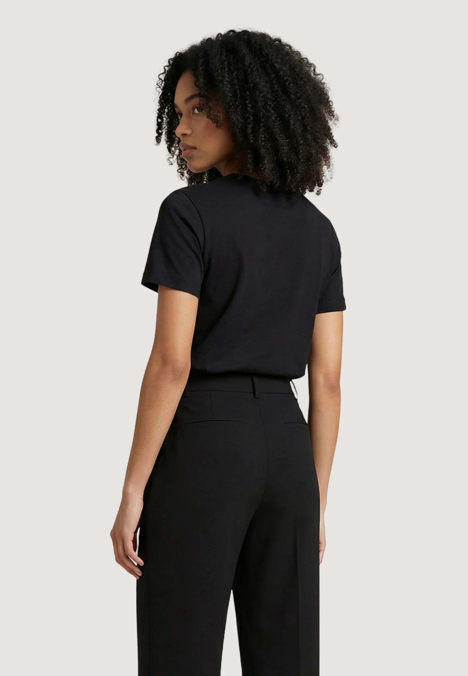 T-shirt Guess Active AGNES SS CN T-SHIRT - Image 3