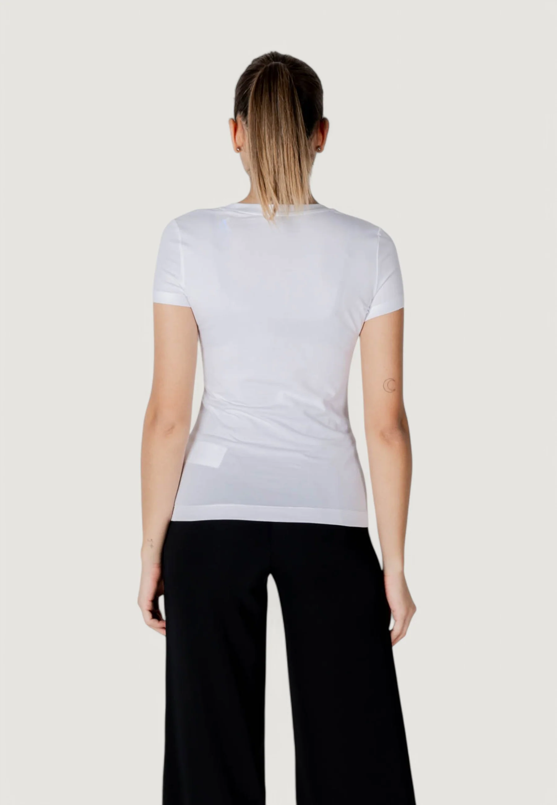 T-shirt Guess CN SS LOGO LACE TEE - Image 5