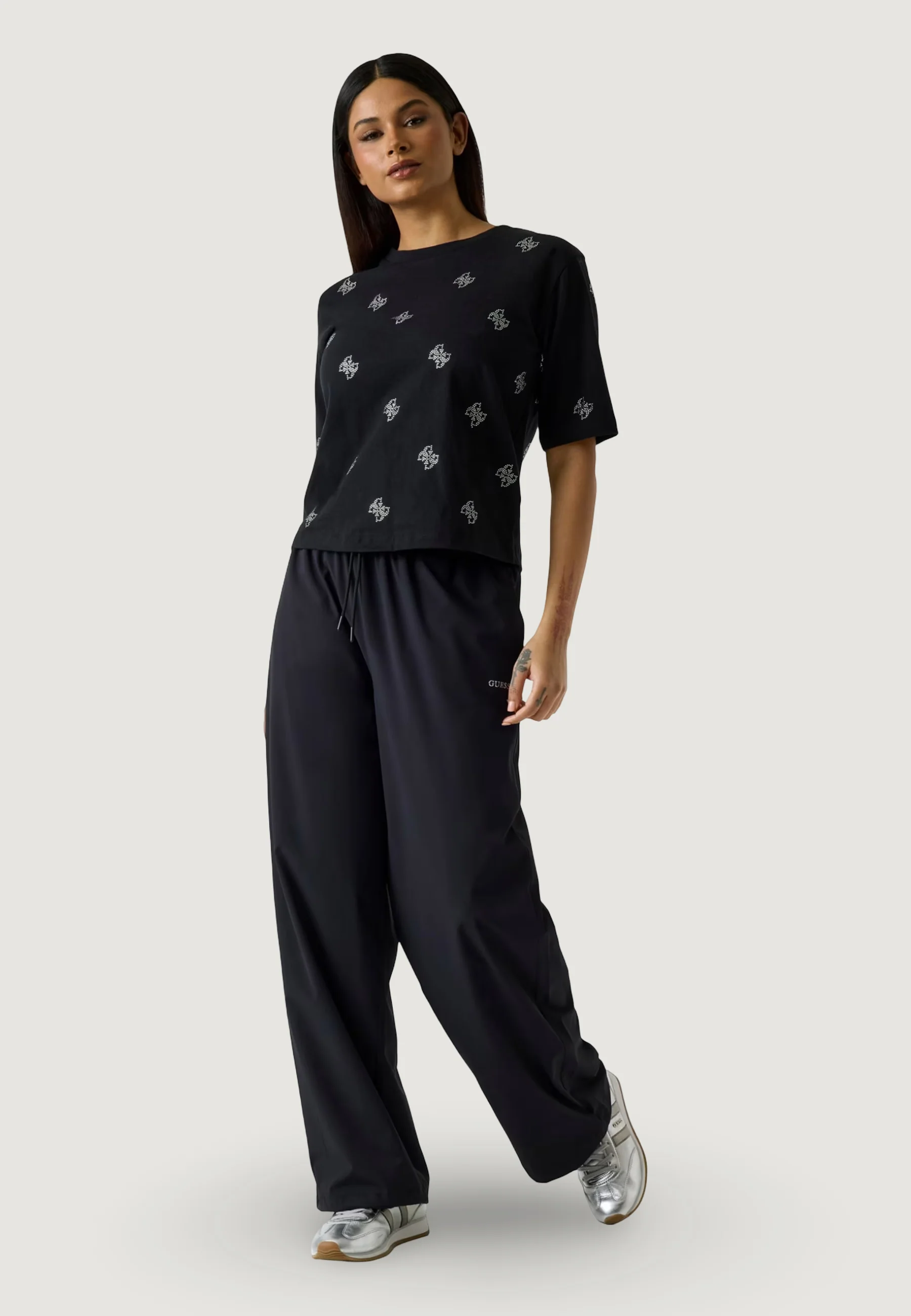 T-shirt Guess Active SILVY 4G SS CN T-SHIRT - Image 2