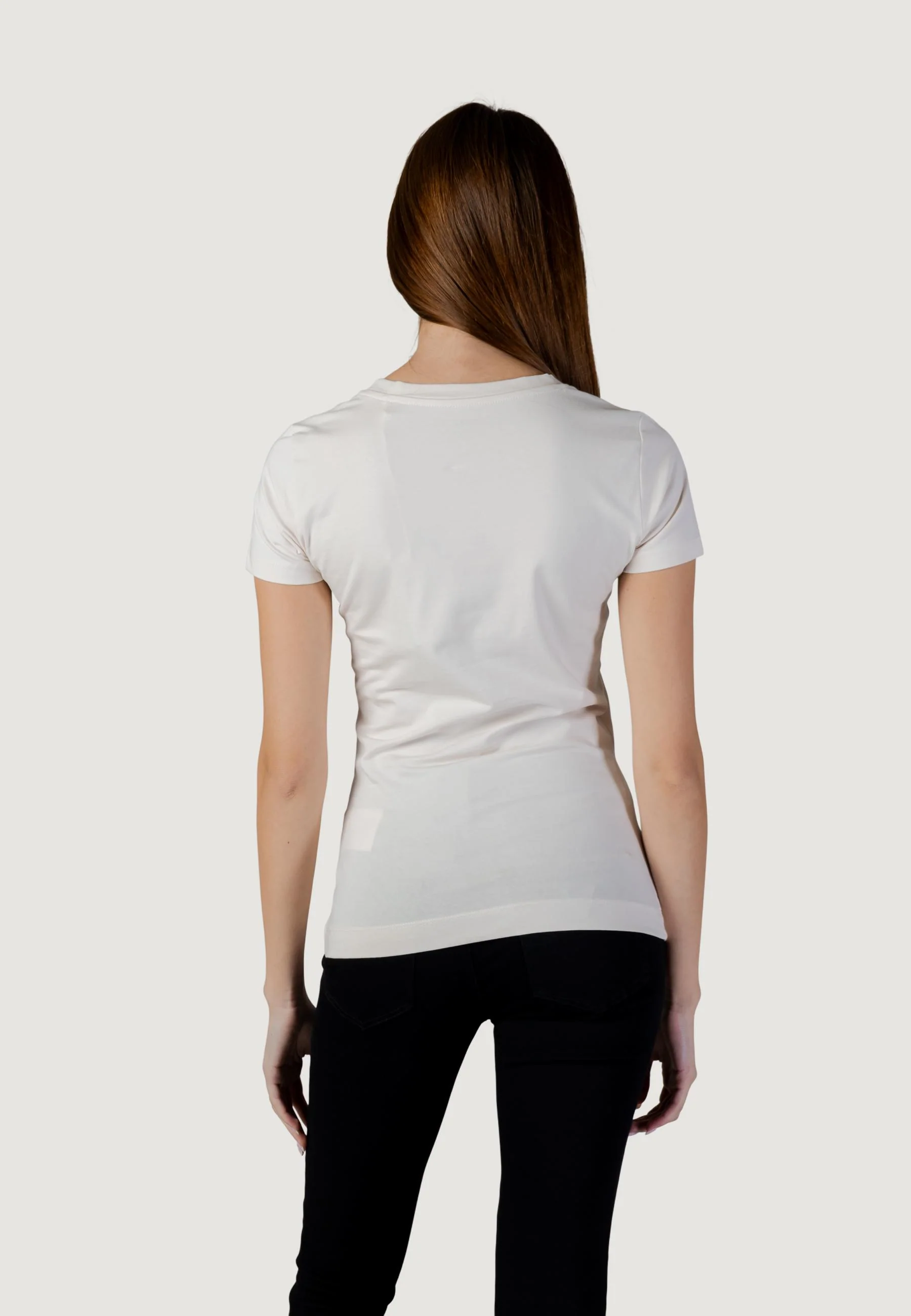 T-shirt Guess SS CN CAMELIA TRIANGLE TEE - Image 4