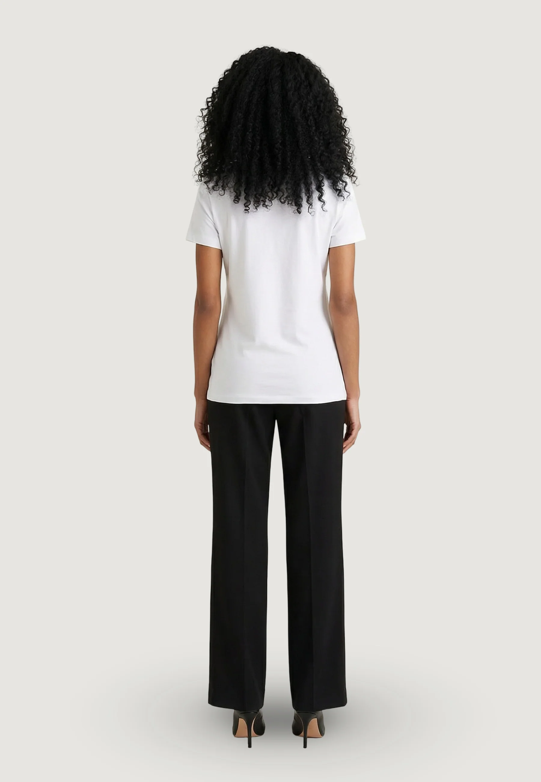 T-shirt Guess SS CN FEATHER TRIANGLE TEE - Image 4