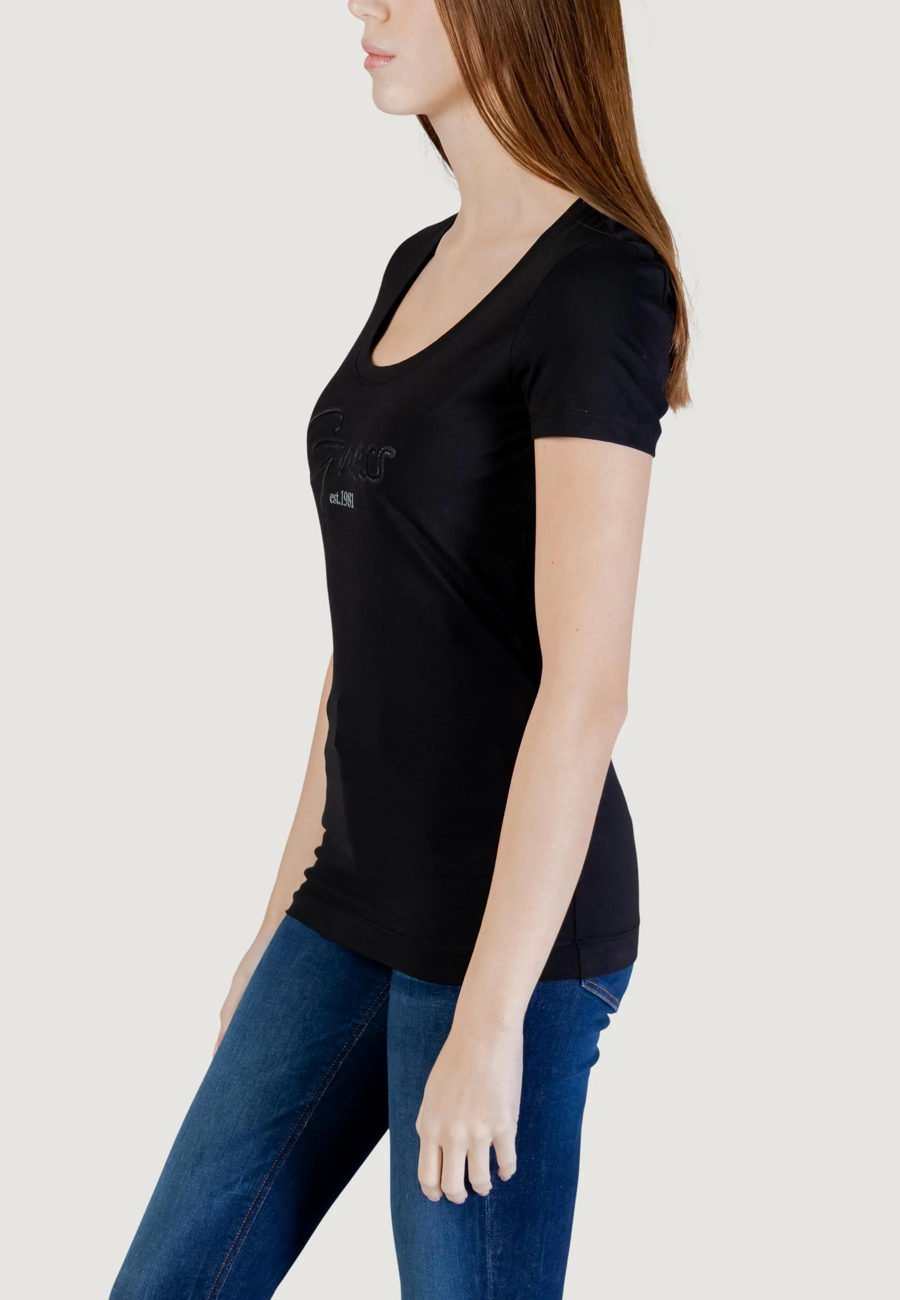 T-shirt Guess SS CN GUESS SCRIPT TEE - Image 4