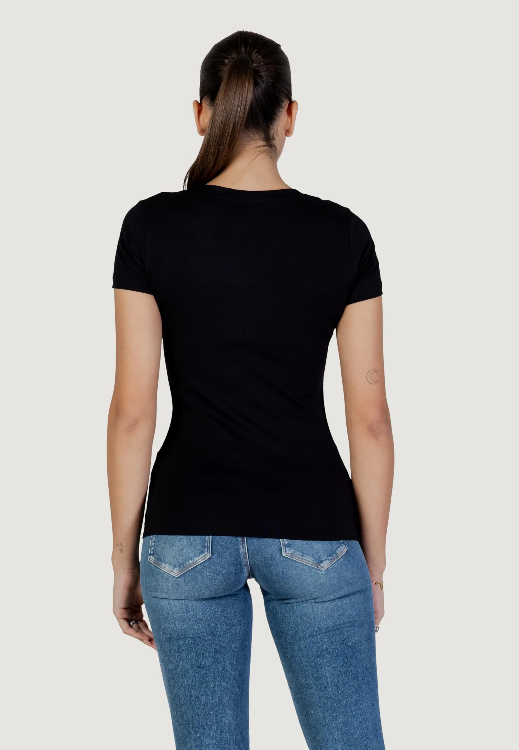 T-shirt Guess SS CN LEO TRIANGLE TEE - Image 4