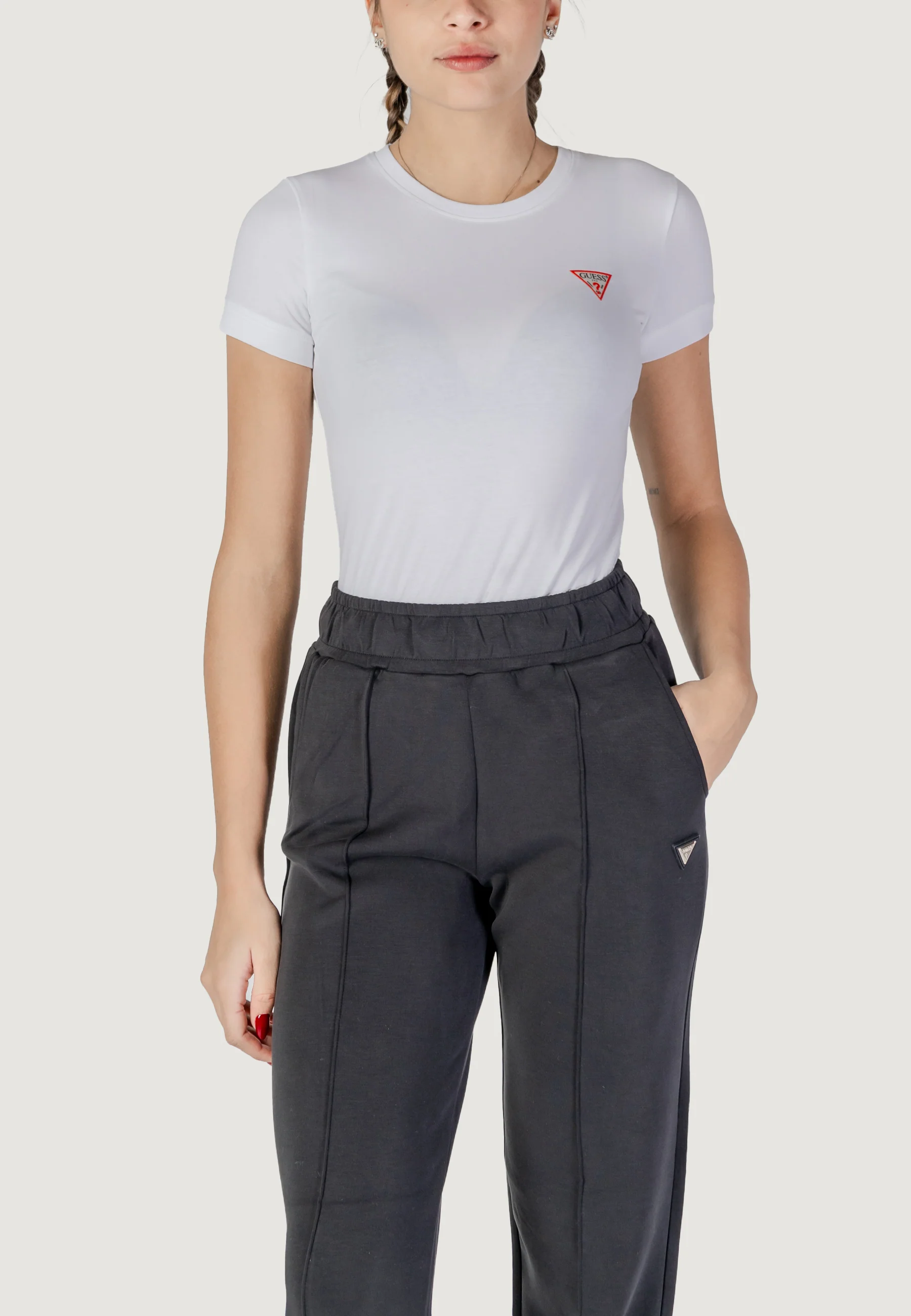 T-shirt Guess SS CN MINI TRIANGLE - Image 2