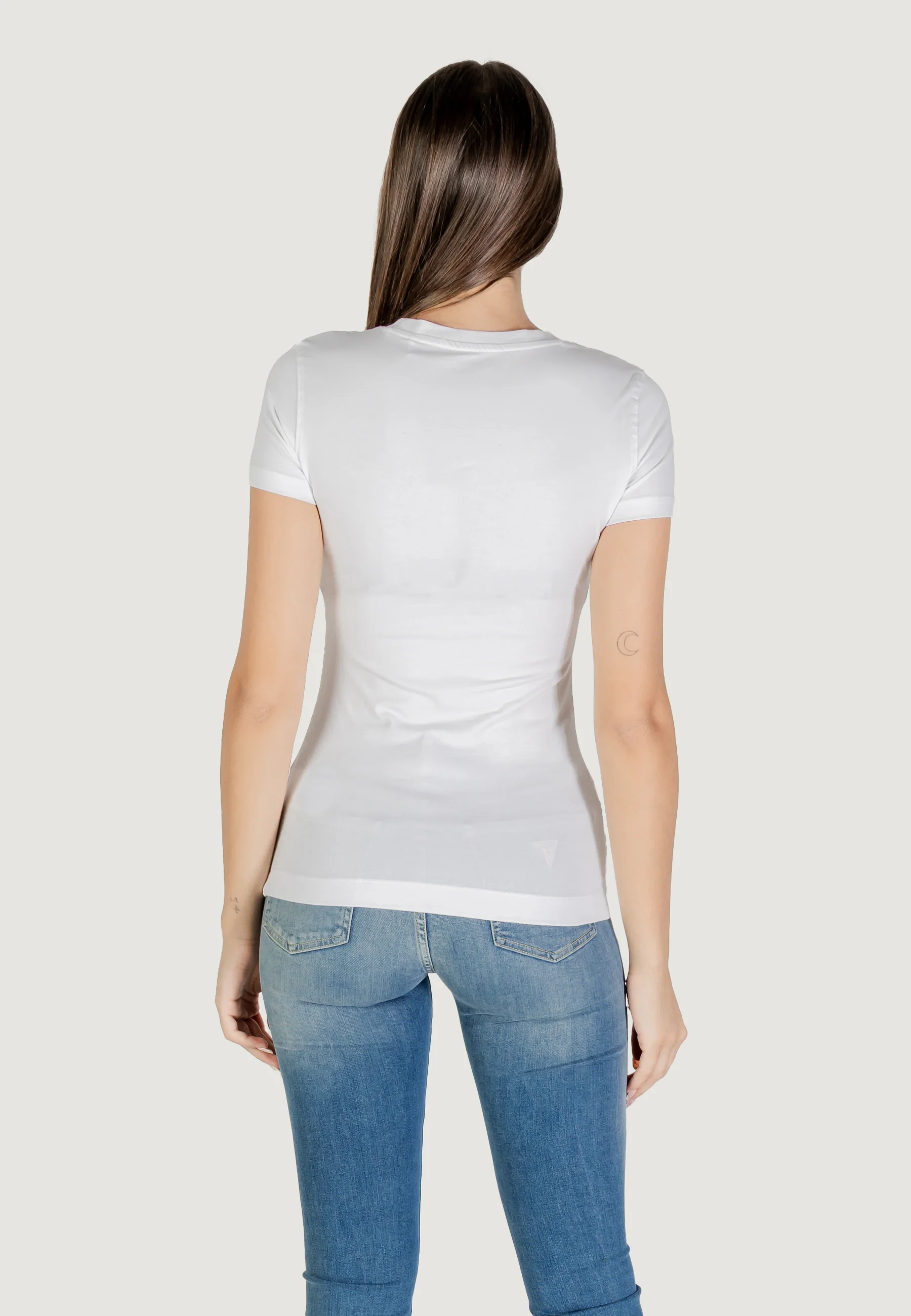 T-shirt Guess SS TRIANGLE FLOWERS TEE - Image 5