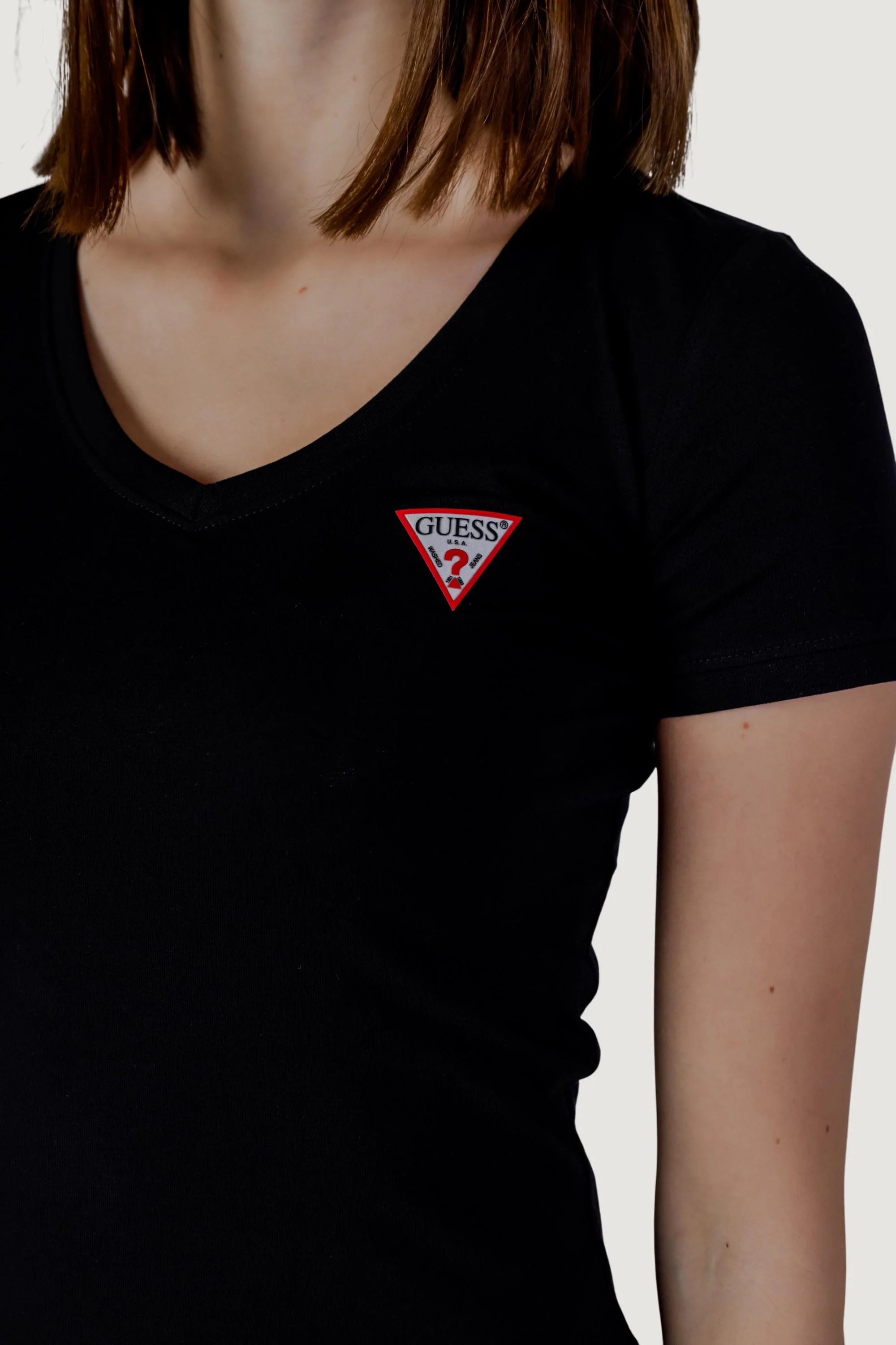 T-shirt Guess VN MINI TRIANGLE - Image 4