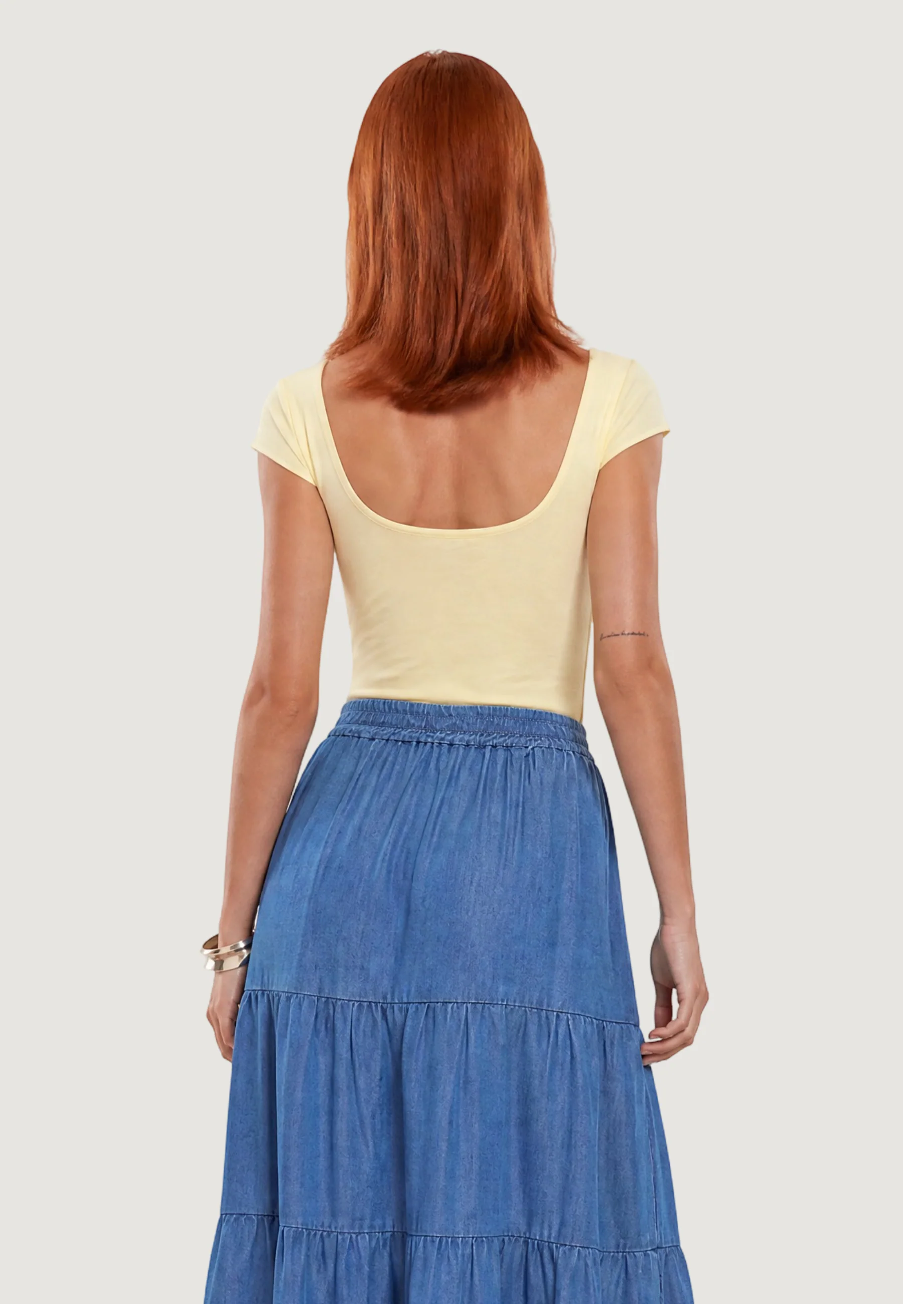 T-shirt I am TOP CON SCOLLO DIETRO - Image 2