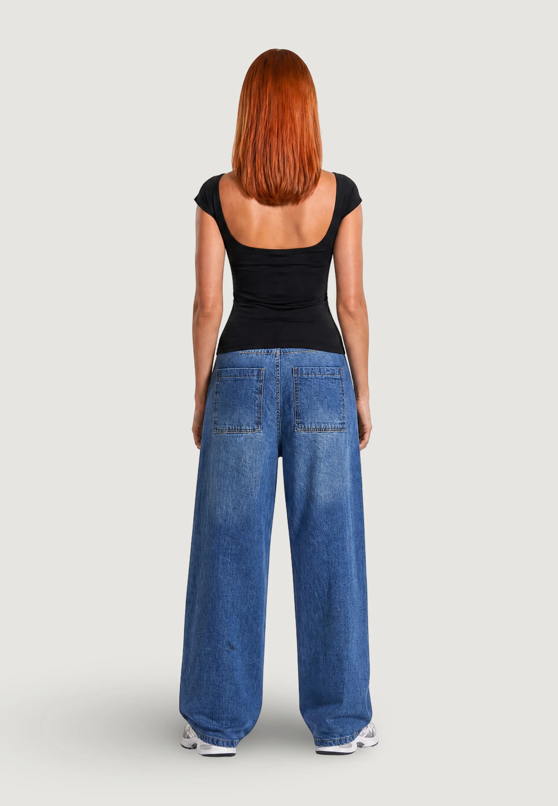 T-shirt I am TOP CON SCOLLO DIETRO - Image 5