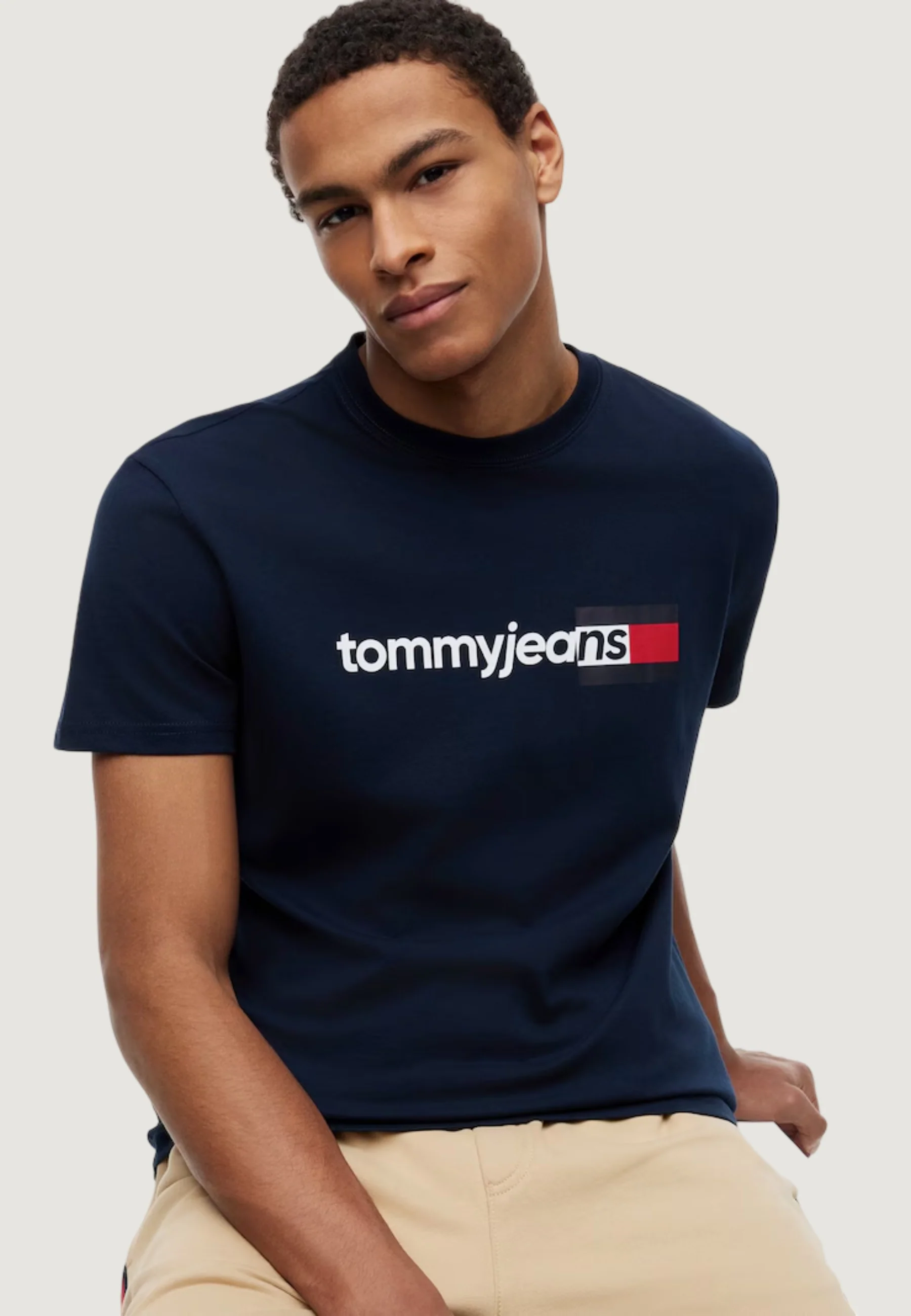 T-shirt Tommy Hilfiger Jeans DM0DM23406 - Image 2