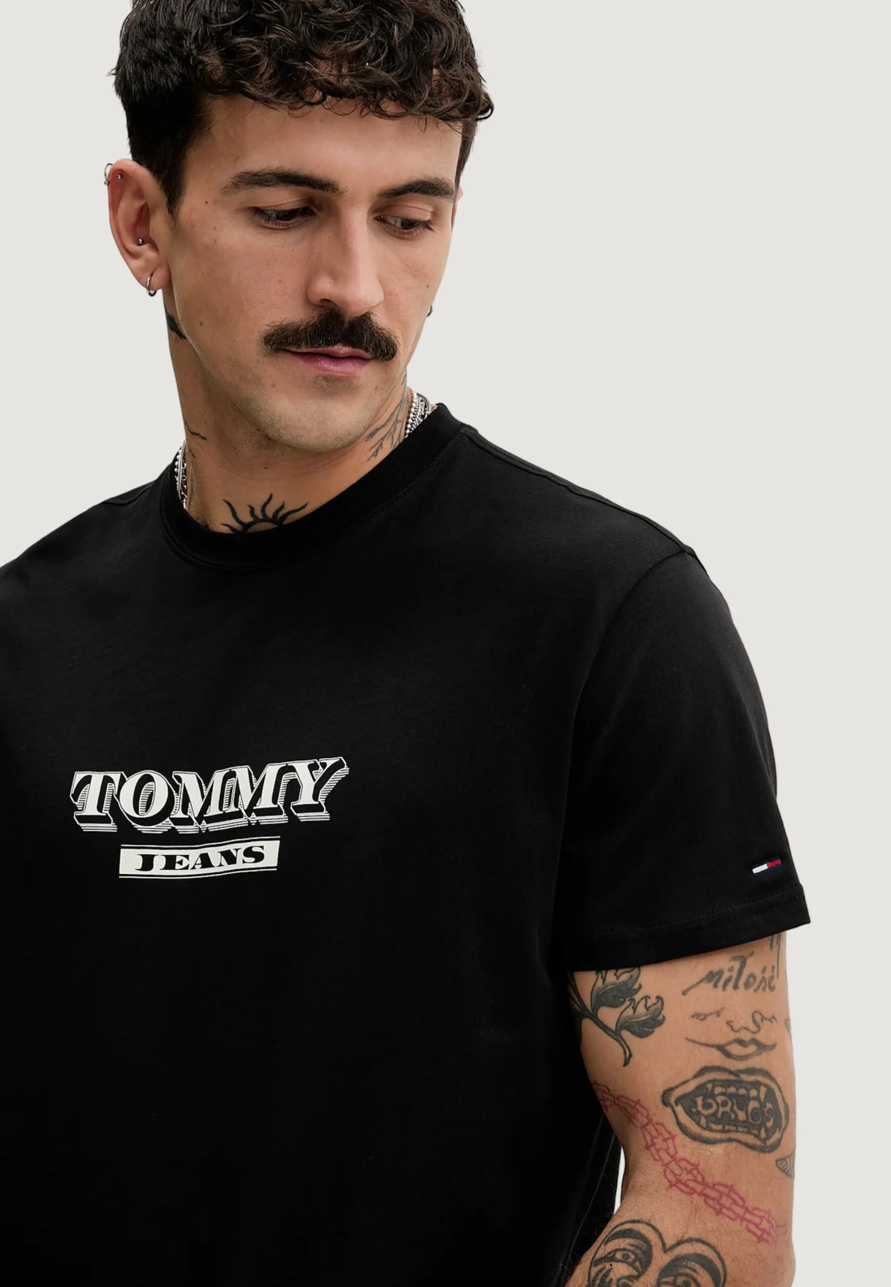 T-shirt Tommy Hilfiger Jeans TJM REG BILLS FONT - Image 4